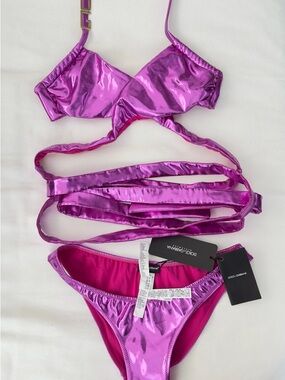 🔥Dolce & Gabbana Metallic Fuchsia Bikini🔥
Nuevo nunca usado, con etiquetas 
$320